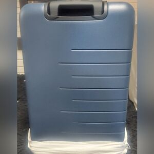 Quince Expandable Carry-On Hard Shell Suitcase 21"